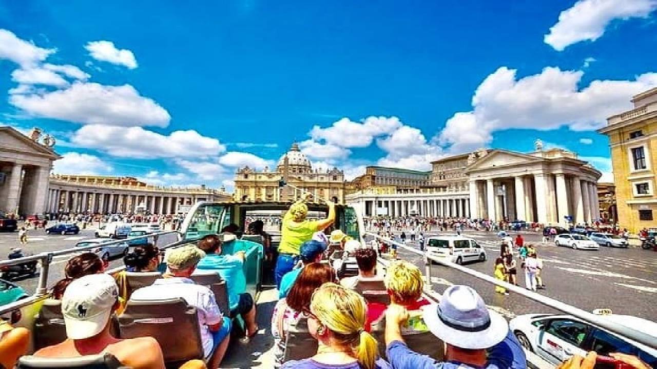 Rome 24-Hour Hop-On Hop-Off Bus + Vatican Museum & Sistine Chapel Tickets