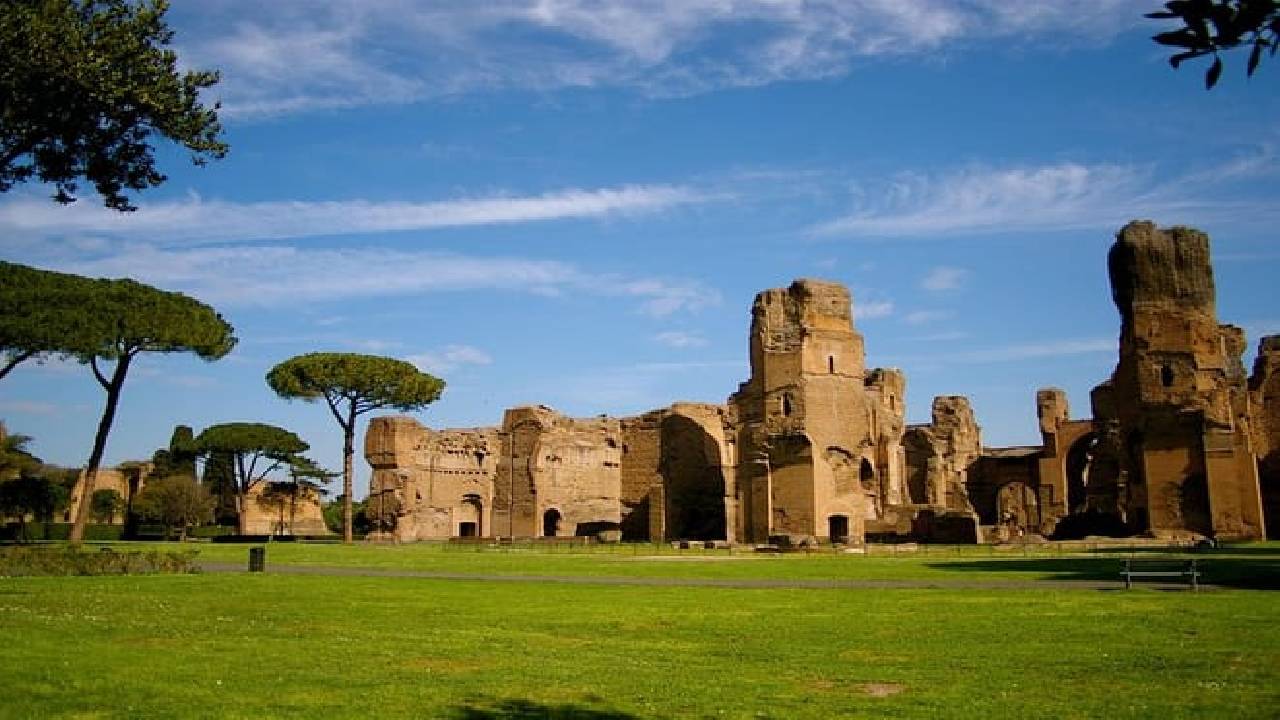 Rome Private Tour: Colosseum, Circus Maximus & Baths of Caracalla