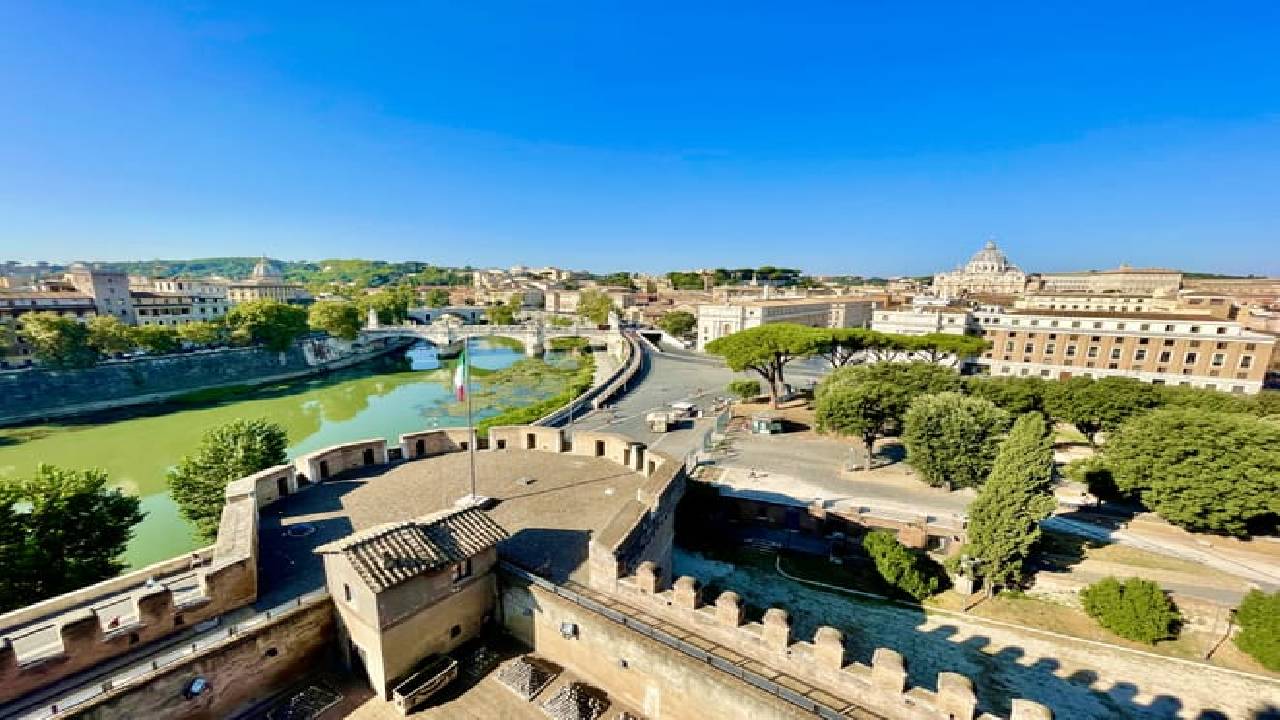 St Peter's Basilica and the Dome with Castel Sant'Angelo Private Tour