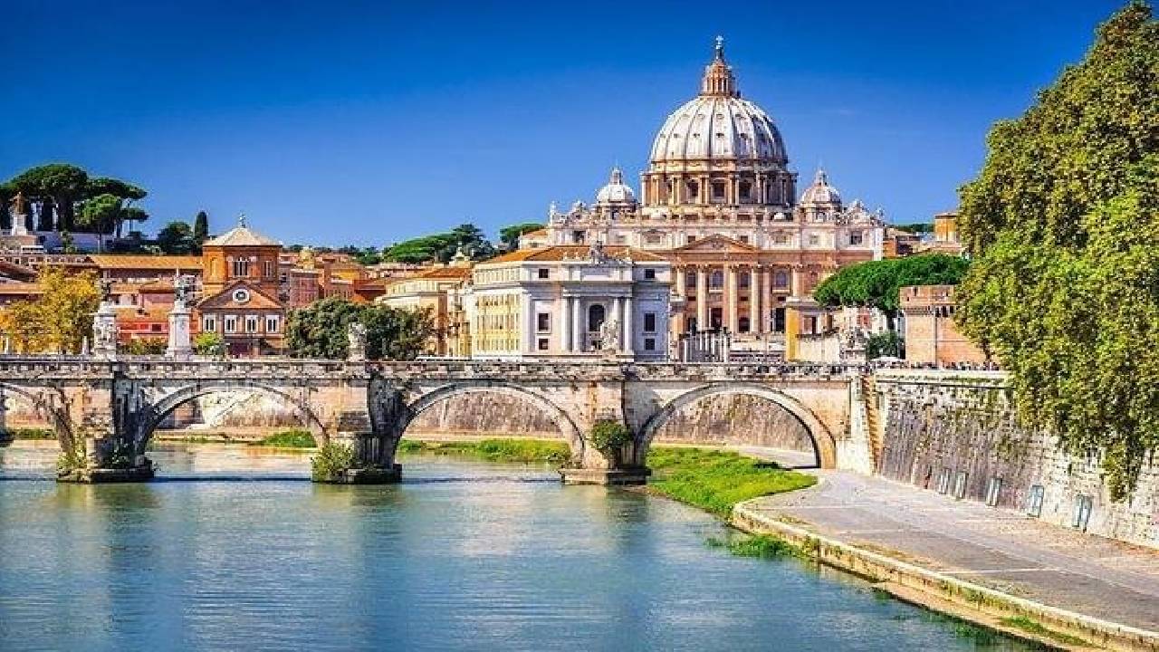 St Peter's Basilica and the Dome with Castel Sant'Angelo Private Tour