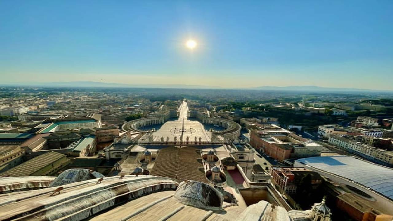 St Peter's Basilica and the Dome with Castel Sant'Angelo Private Tour