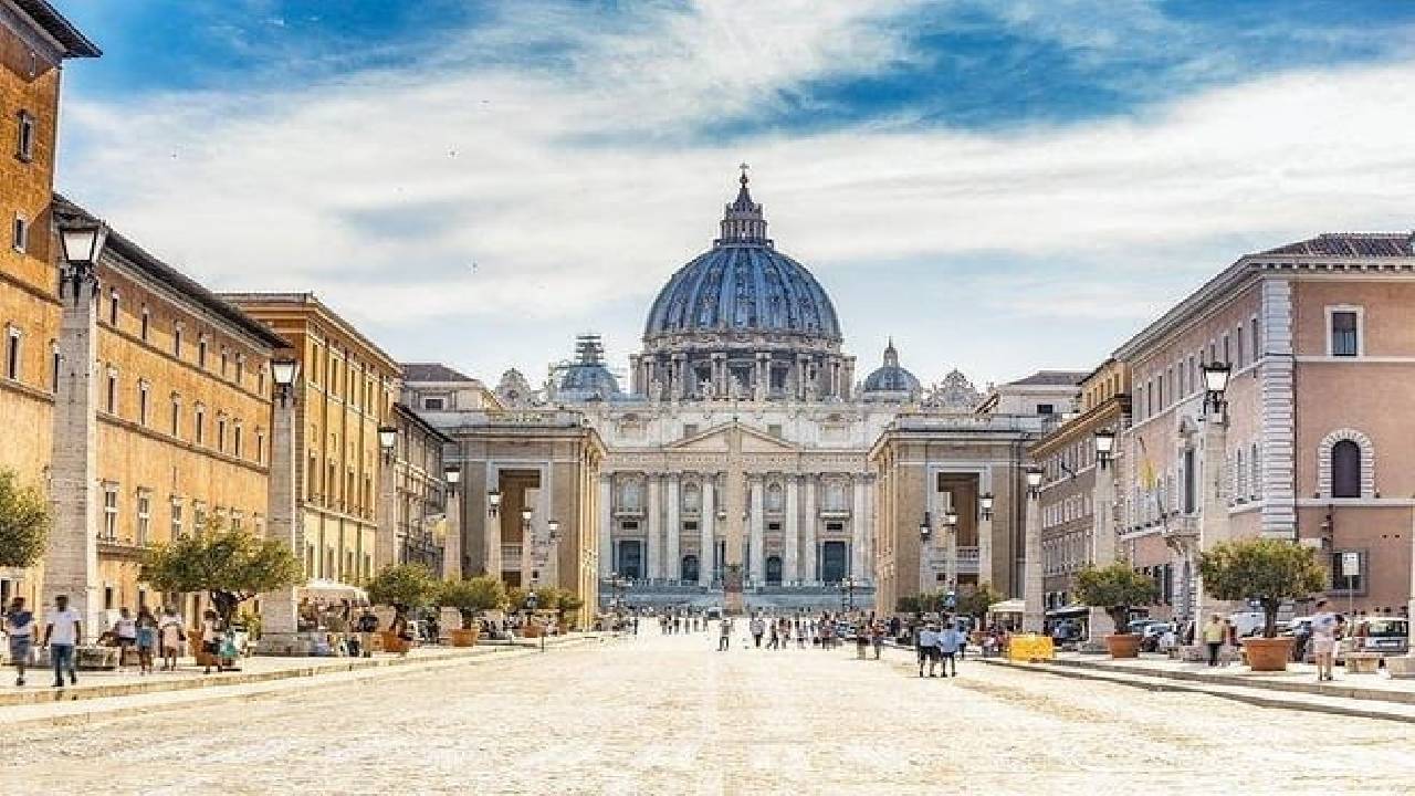 St Peter's Basilica and the Dome with Castel Sant'Angelo Private Tour