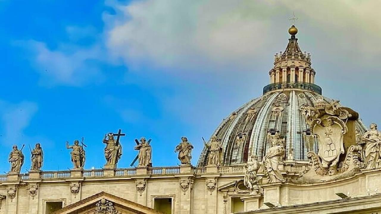 St. Peter’s Dome, Basilica & Grottoes Tour with Breakfast on the Roof