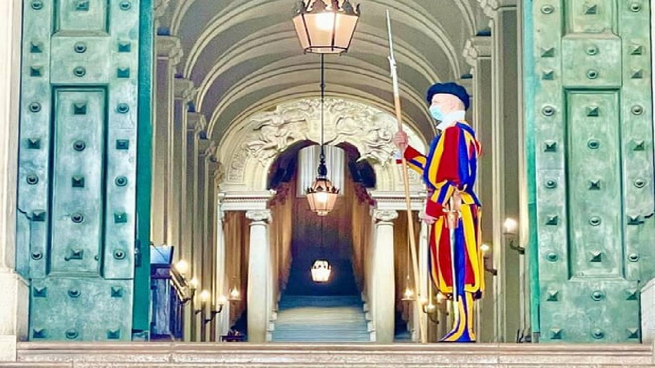 St. Peter’s Dome, Basilica & Grottoes Tour with Breakfast on the Roof