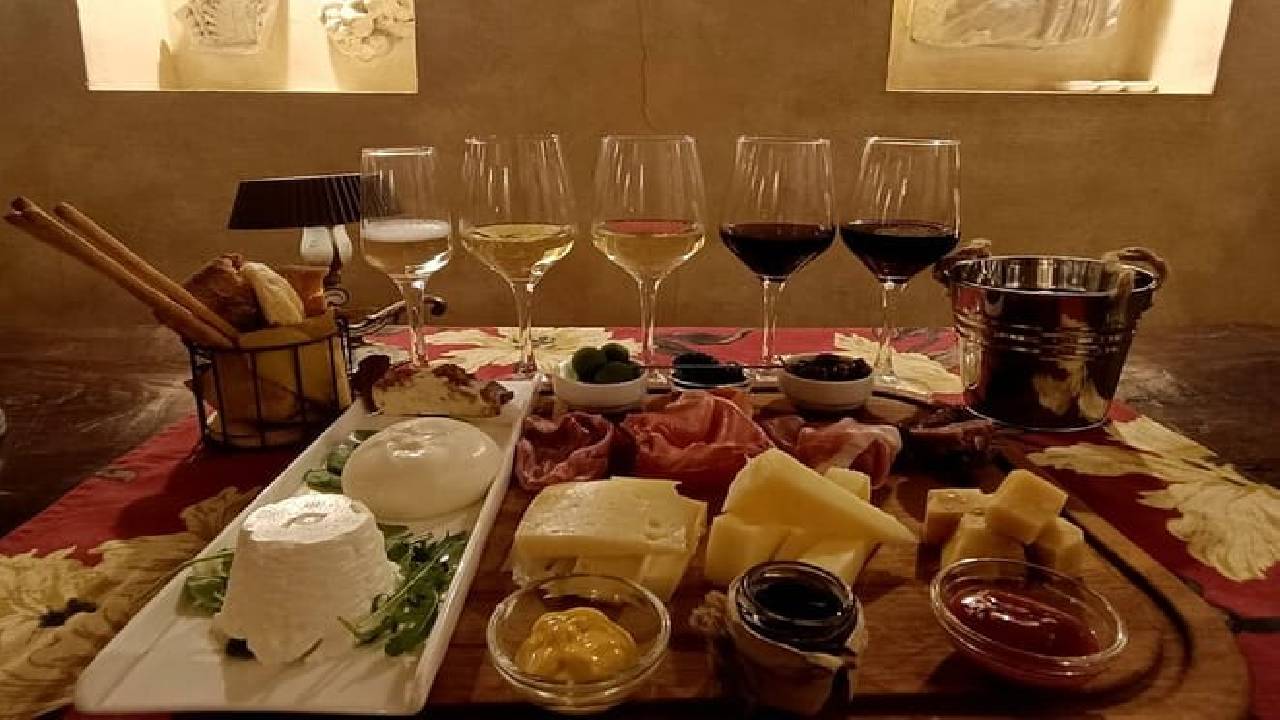Rome Exclusive Private Chauffeured Tour with Food Tasting and Paired Wine