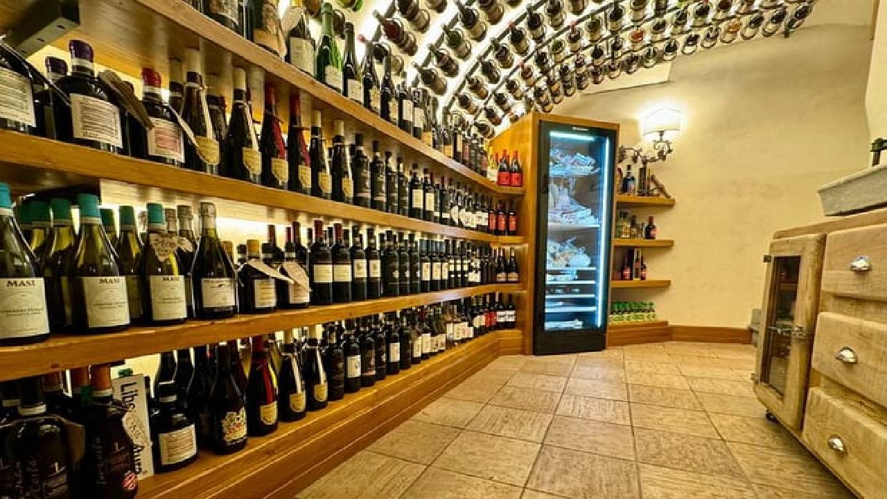 Rome Exclusive Private Chauffeured Tour with Food Tasting and Paired Wine