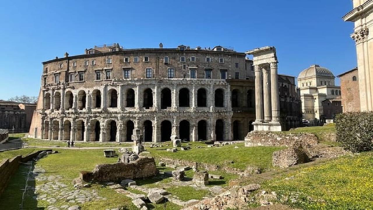 Rome Exclusive Private Chauffeured Tour with Food Tasting and Paired Wine