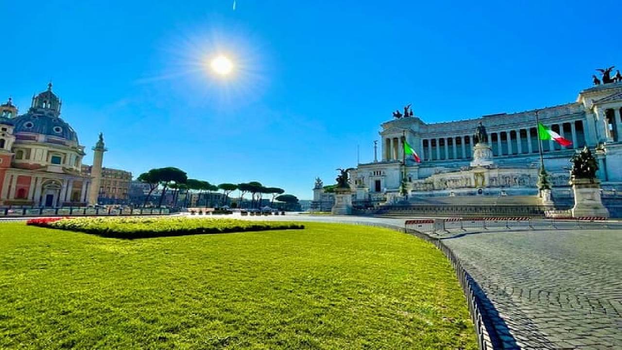 Rome Exclusive Private Chauffeured Tour with Food Tasting and Paired Wine