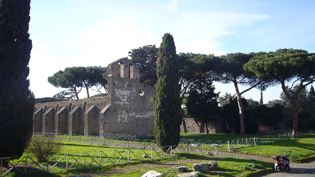 Rome Kids friendly Guided Tour upon the Walls and Undergrounds