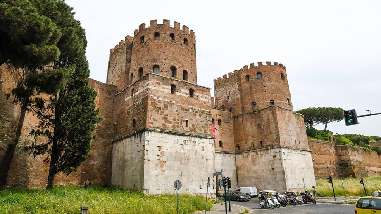 Rome Kids friendly Guided Tour upon the Walls and Undergrounds