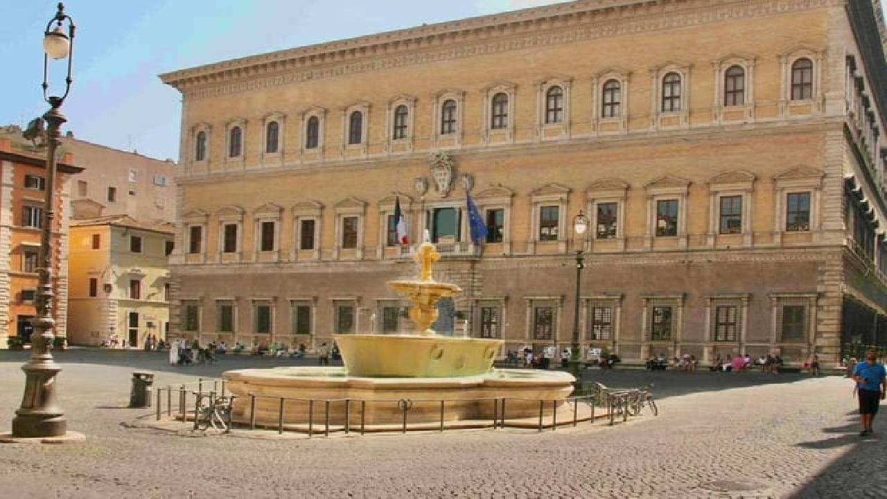 Rome Private Walking Tour and Traditional Food Tasting with Paired Wines