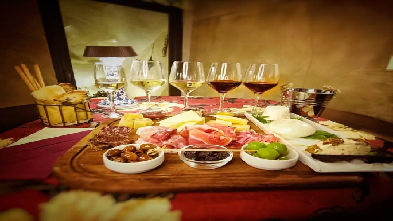 Rome Private Walking Tour and Traditional Food Tasting with Paired Wines