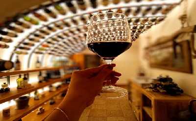 Classic Underground Wine & Food Tasting Experience in Trastevere