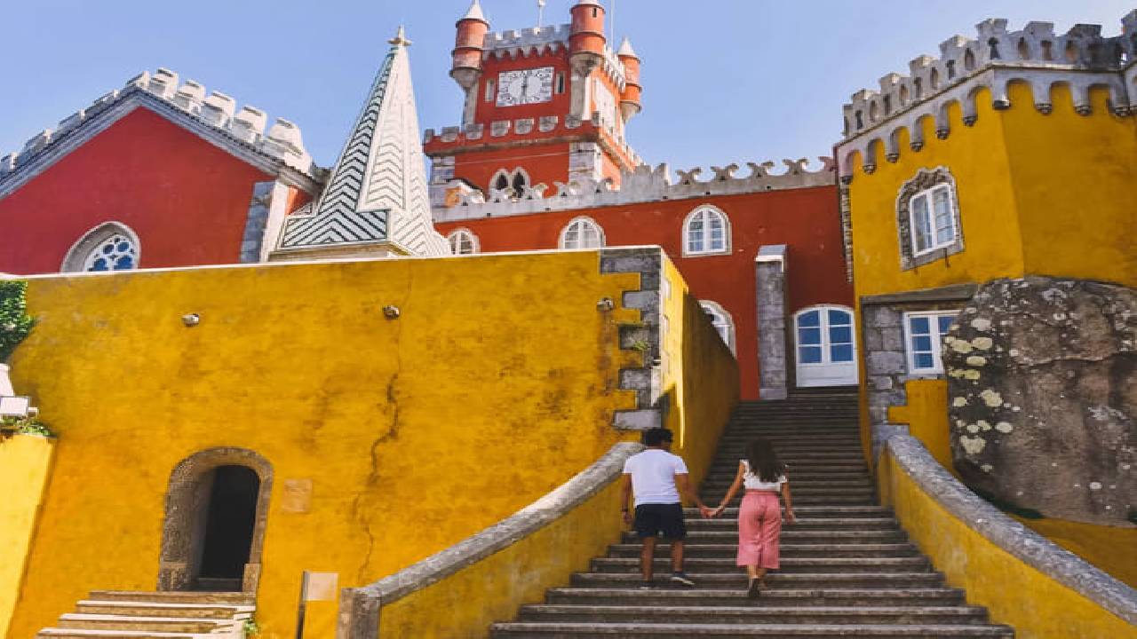 Lisbon: Guided tour of Sintra, Pena, Cabo da Roca & Cascais