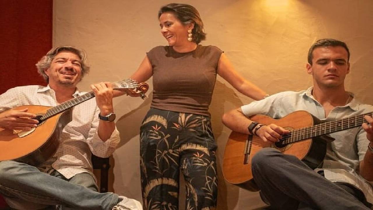 Lisbon: Dinner with Rising Stars of Fado