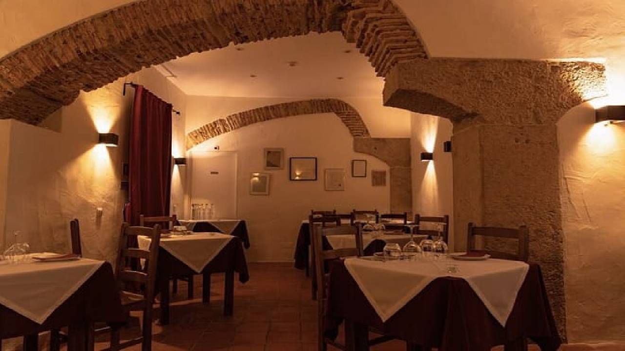 Lisbon: Dinner with Rising Stars of Fado