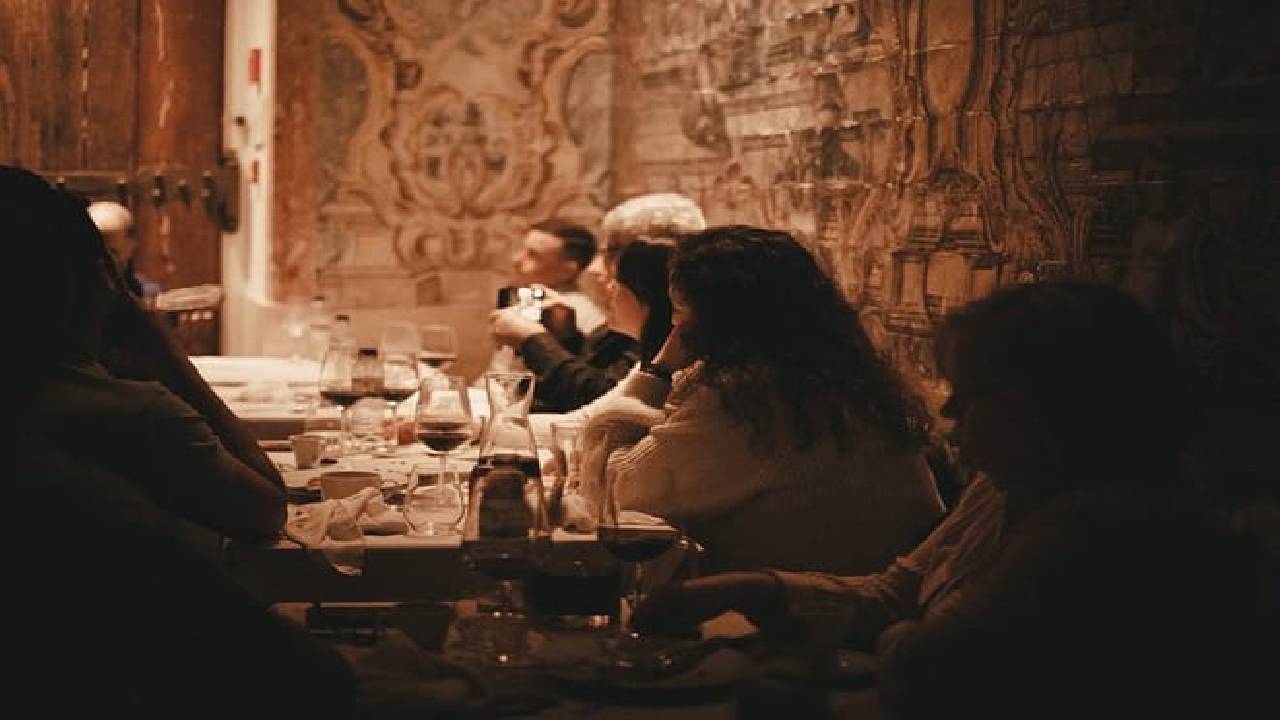 Mesa de Frades: Dinner in Lisbon–Portuguese live music–Fado Show
