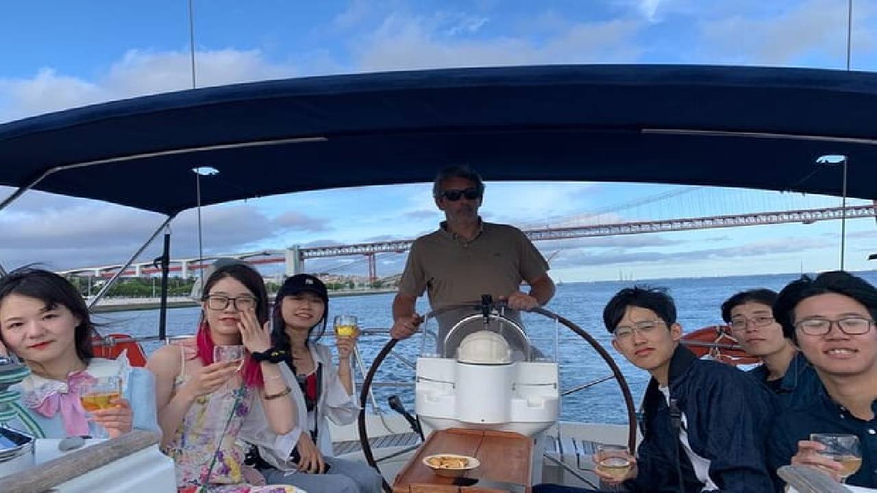 Discover Lisbon: Sunset Tagus River Sailing Tour