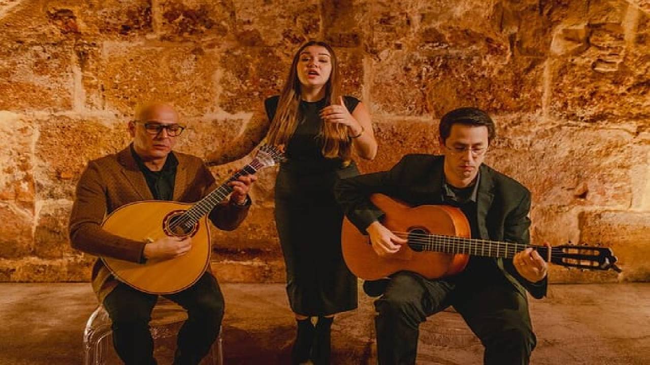 Lisbon: Fado Show With Wine and History