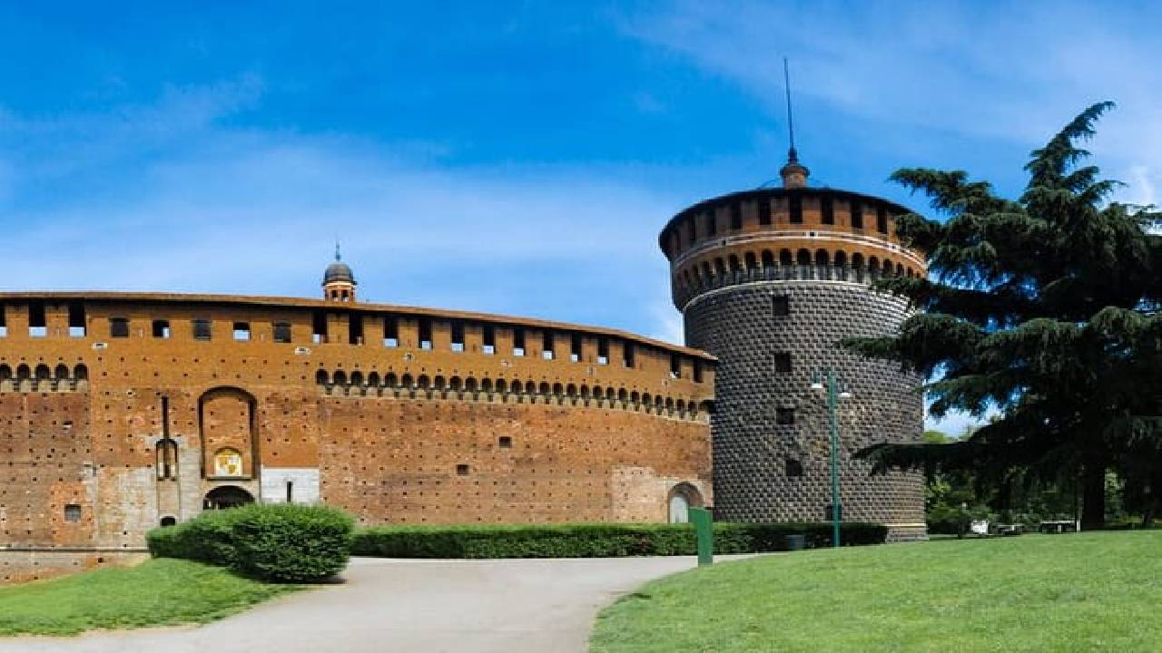 Milan Highlights Tour with Expert Guide – 2 Hours