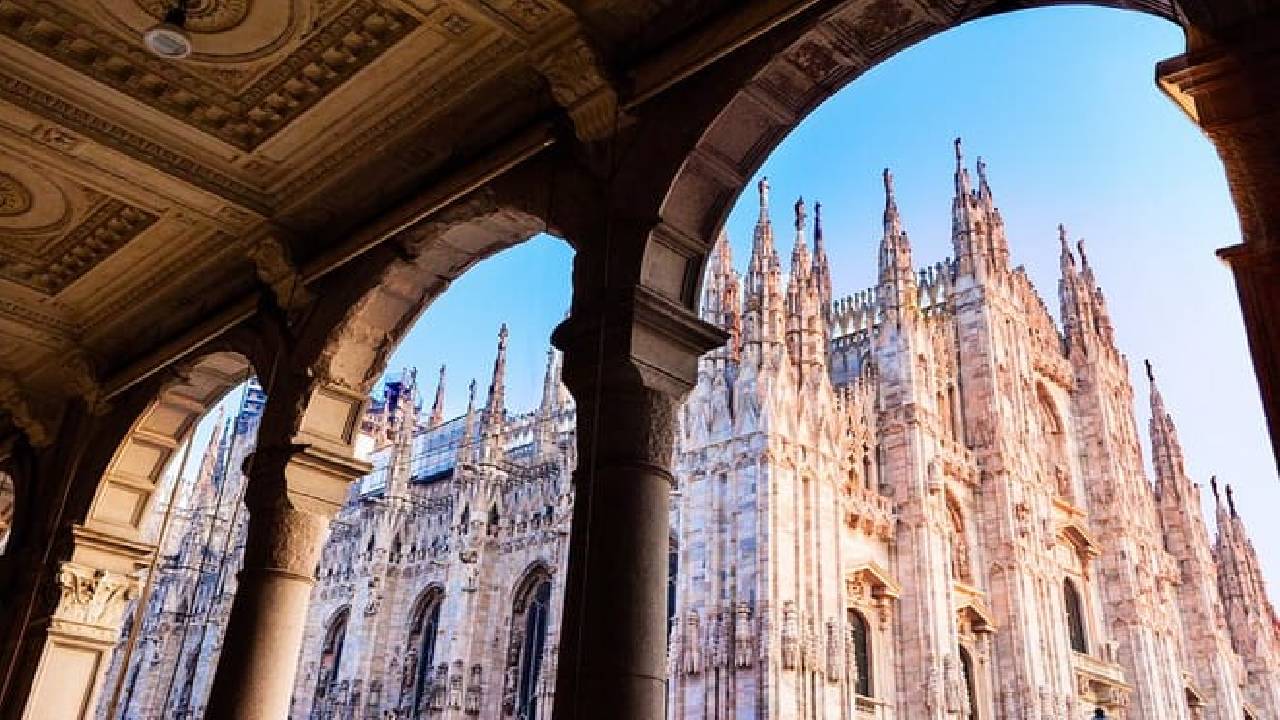 Milan Highlights Tour with Expert Guide – 2 Hours
