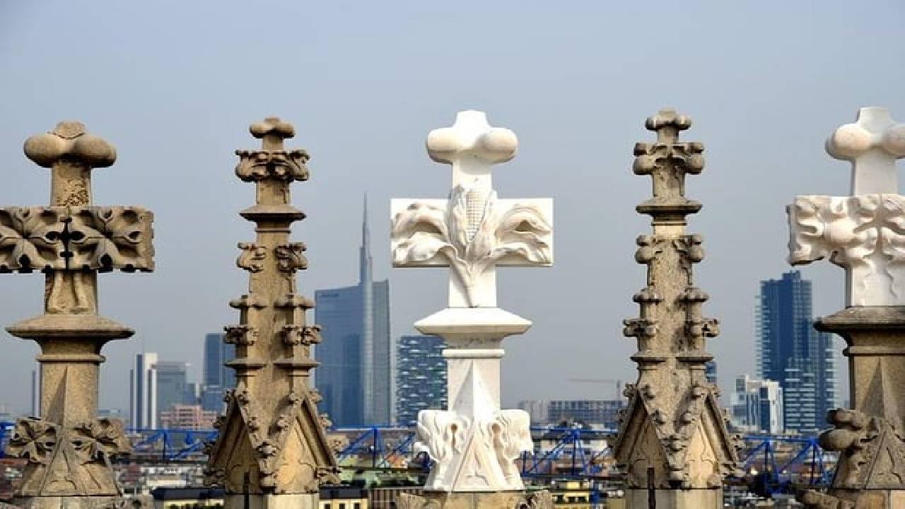 Milan: Best of Skip-the-Line Duomo Rooftops Guided Tour