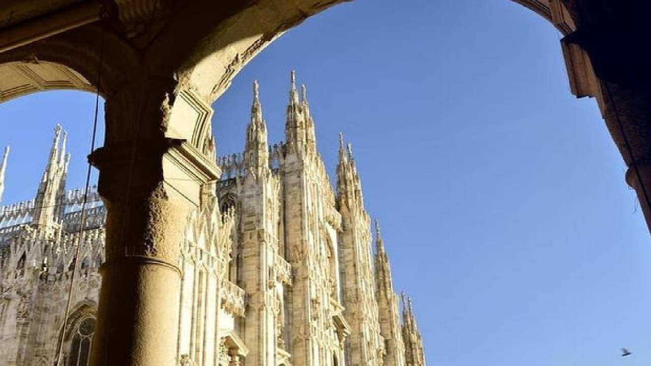 Milan: Skip-the-Line Duomo & La Scala Museum Guided Tour