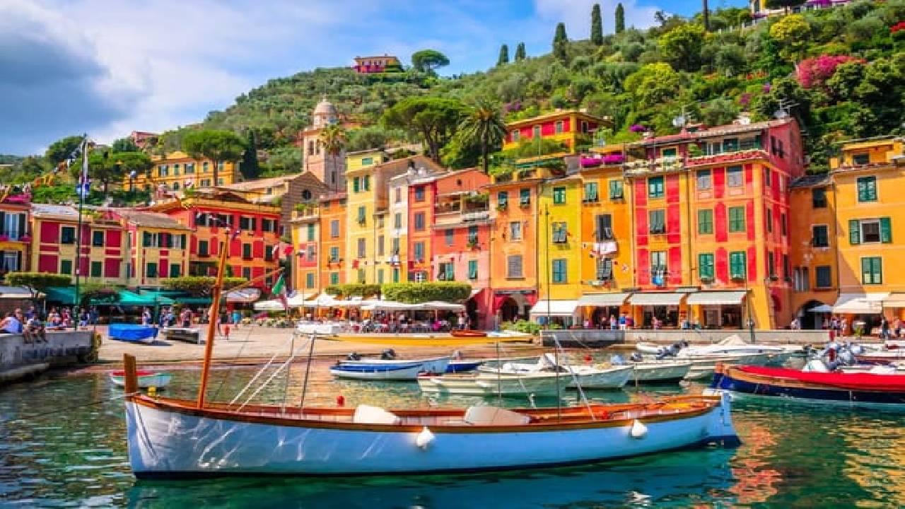 From Milan: Best of Genoa with Private Cruise to Portofino