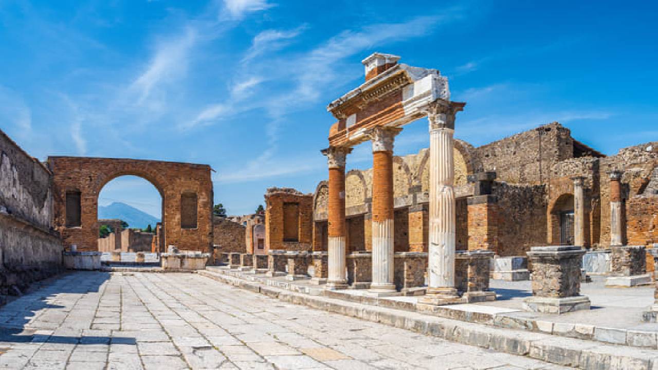 From Naples: Pompeii Shore Excursion for Cruisers with Guide