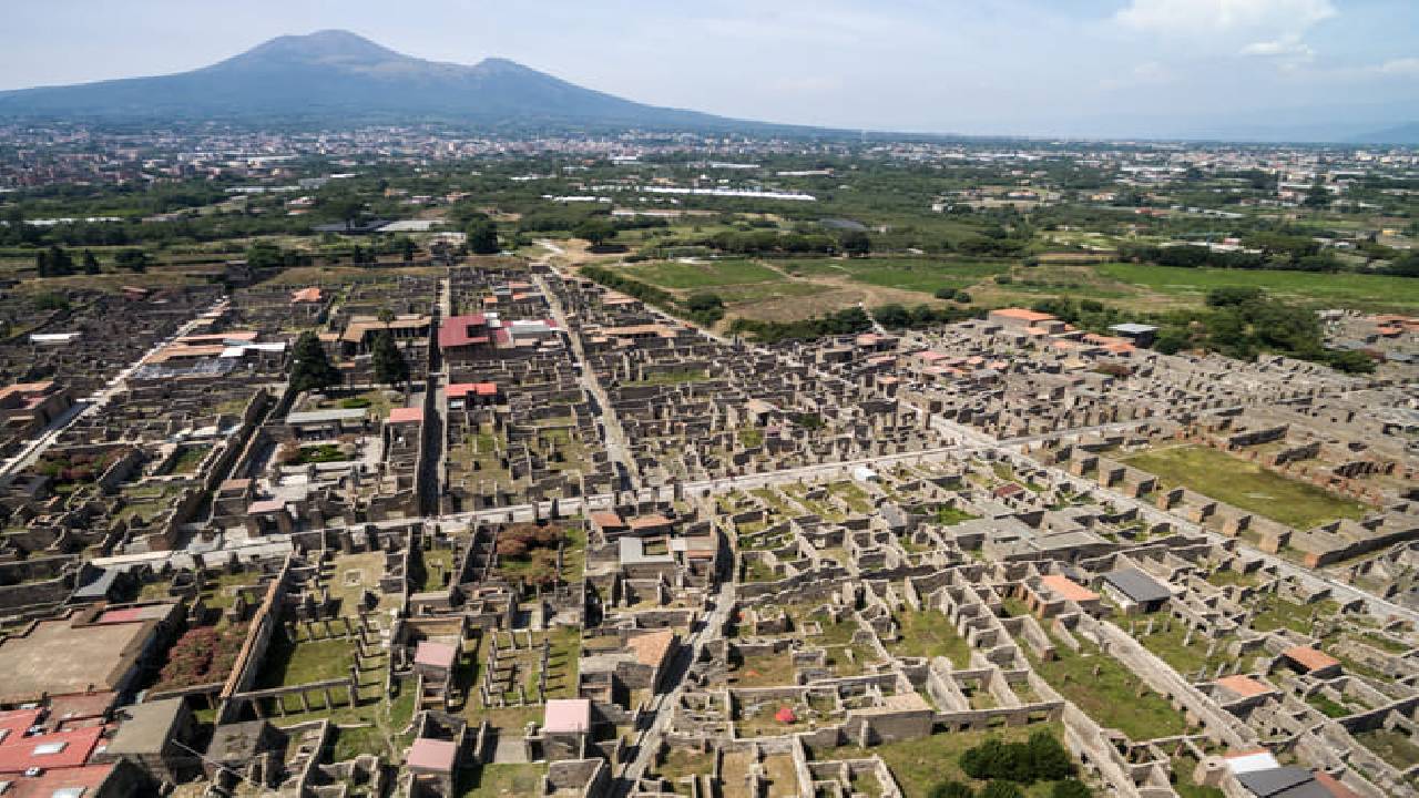 From Naples: Pompeii Shore Excursion for Cruisers with Guide