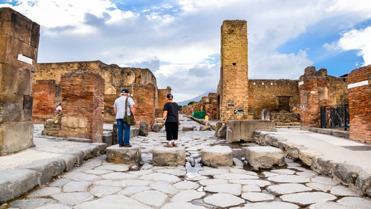 From Naples: Pompeii Shore Excursion for Cruisers with Guide