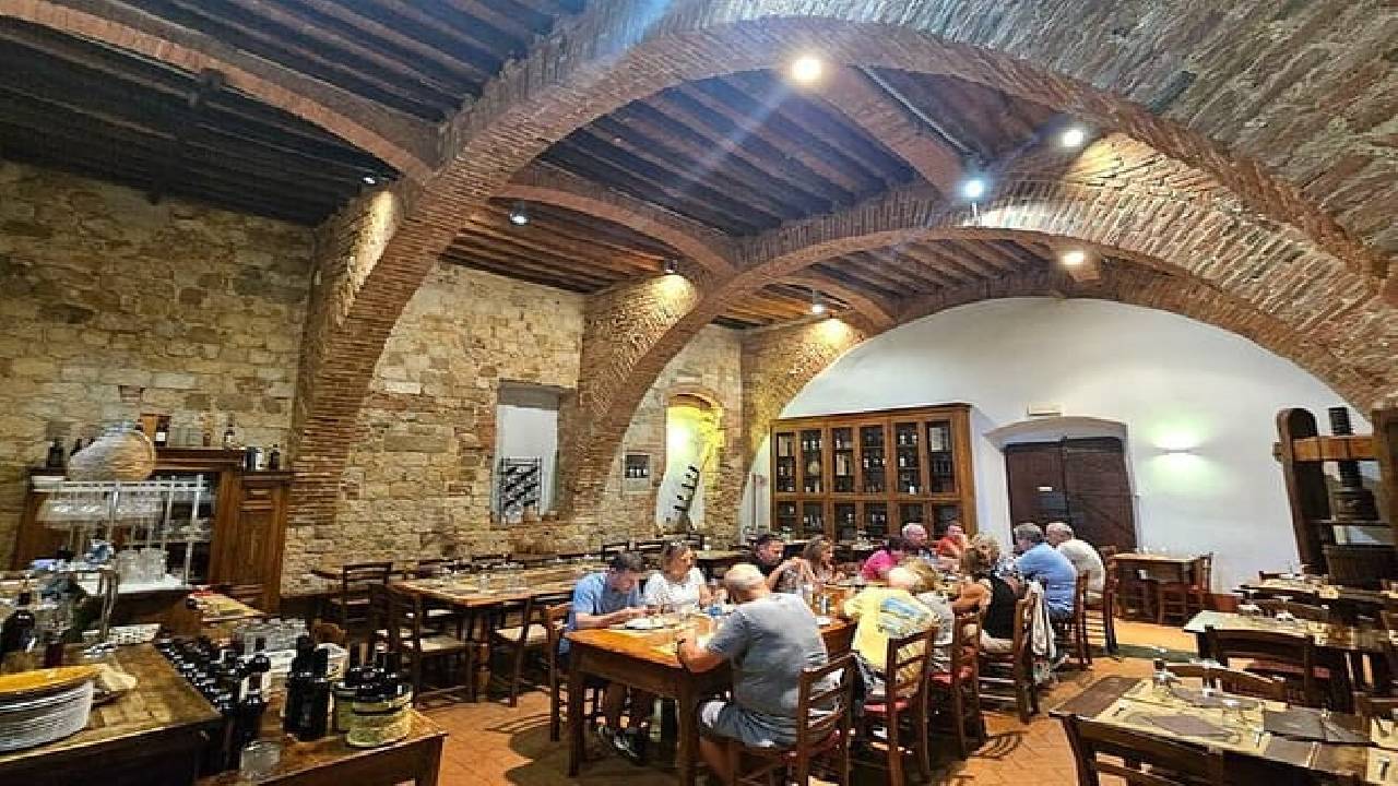 From Rome: Tuscany Hills, Wine Tasting & Montepulciano Lunch