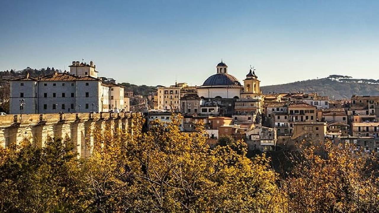 Surroundings of Rome on Vespa
