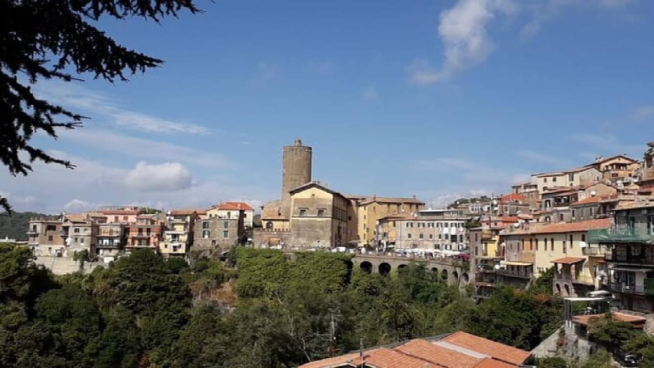Surroundings of Rome on Vespa