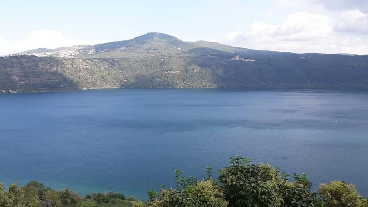 Surroundings of Rome on Vespa