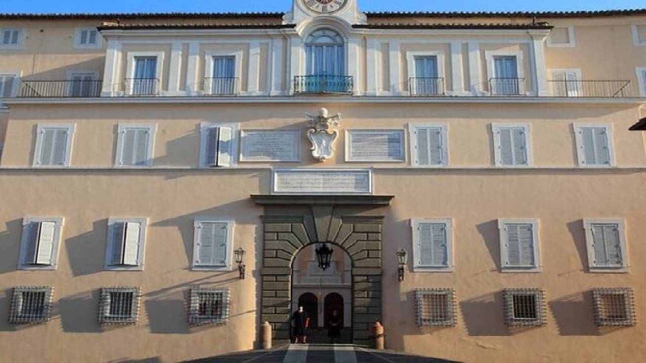 Surroundings of Rome on Vespa