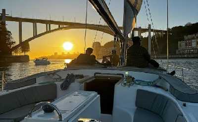 Porto: Boat Tour by the Douro River with Wine and Snacks included