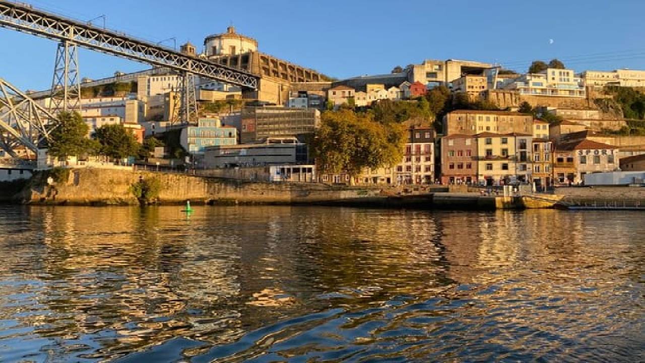 Porto: Boat Tour by the Douro River with Wine and Snacks included