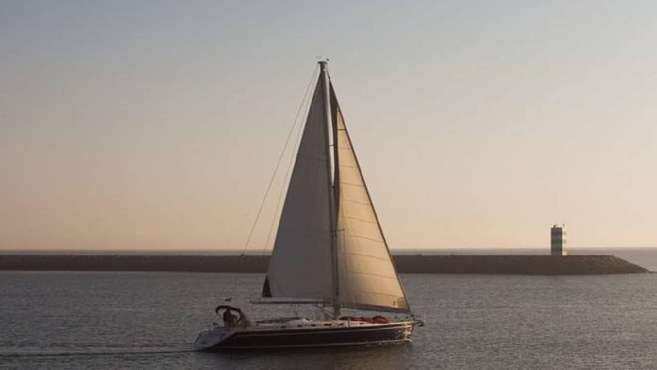 Porto: Boat Tour by the Douro River with Wine and Snacks included
