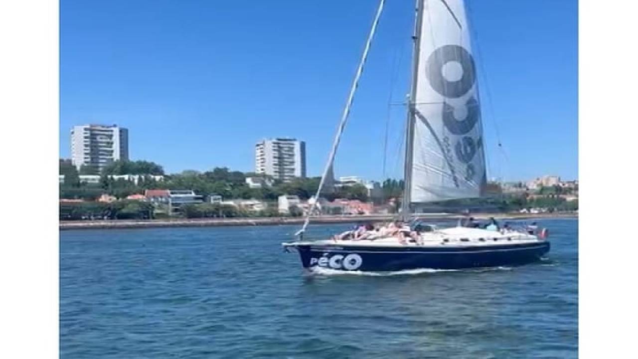 Porto: Boat Tour by the Douro River with Wine and Snacks included