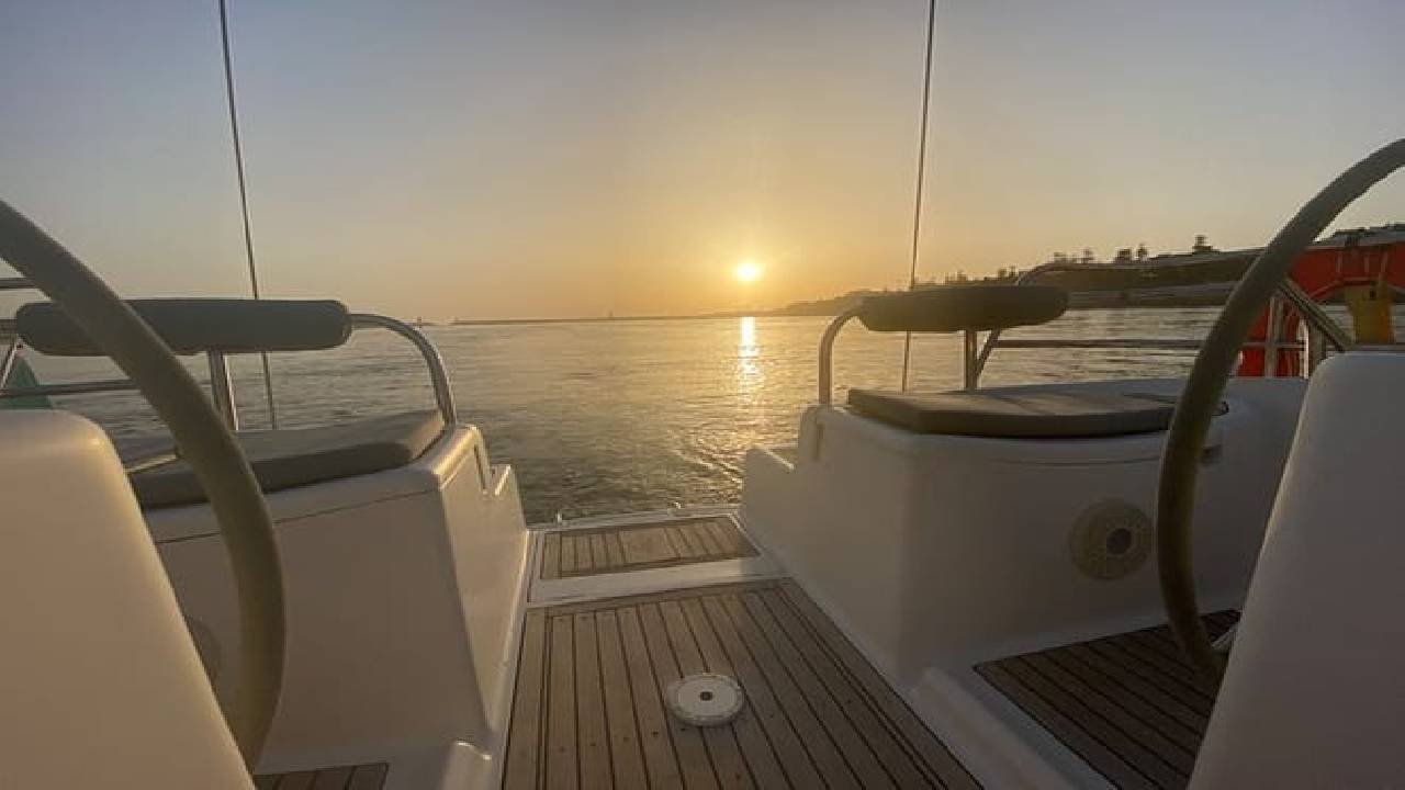 Porto: Boat Tour by the Douro River with Wine and Snacks included