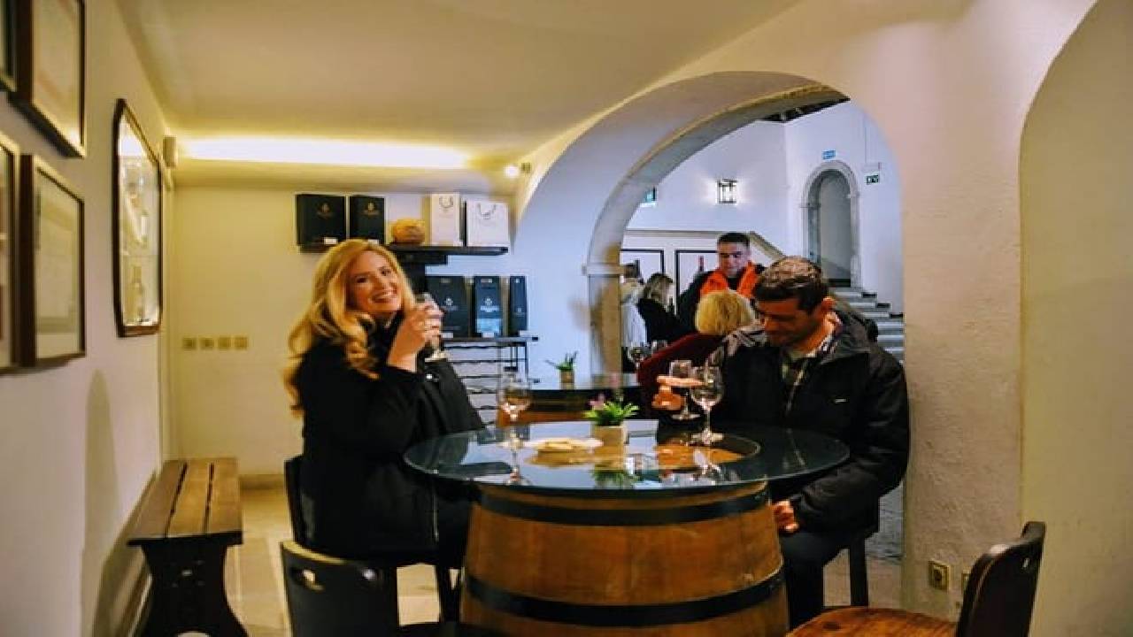 Lisbon´s South Sights & Wine Private Tour