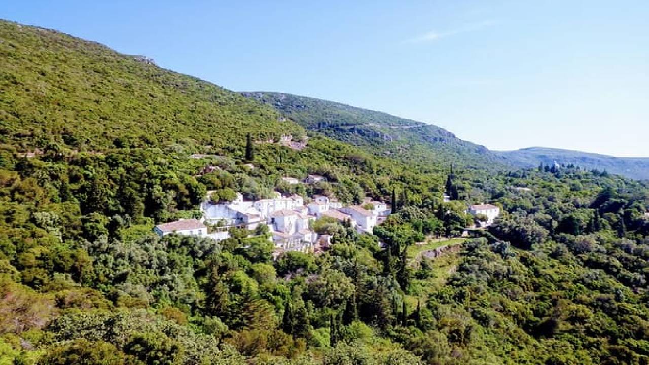 Lisbon´s South Sights & Wine Private Tour