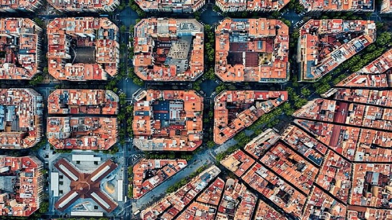Barcelona Urban Planning Tour - Towards a Sustainable Smart City