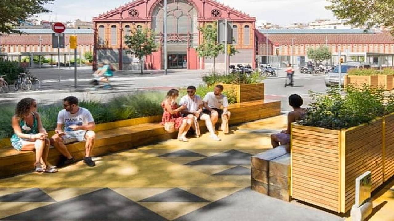 Barcelona Urban Planning Tour - Towards a Sustainable Smart City