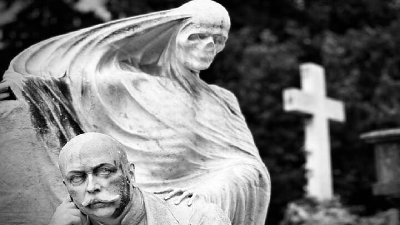 Montjuïc Cemetery Walking Tour – Hidden Art, History & Views