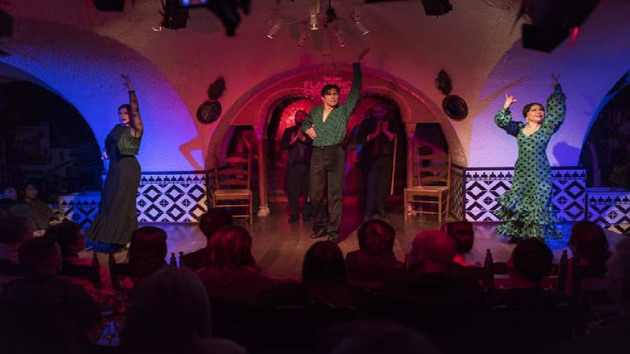 Flamenco Show with drink or tapas or dinner included at Tablao Cordobes in La Rambla Barcelona