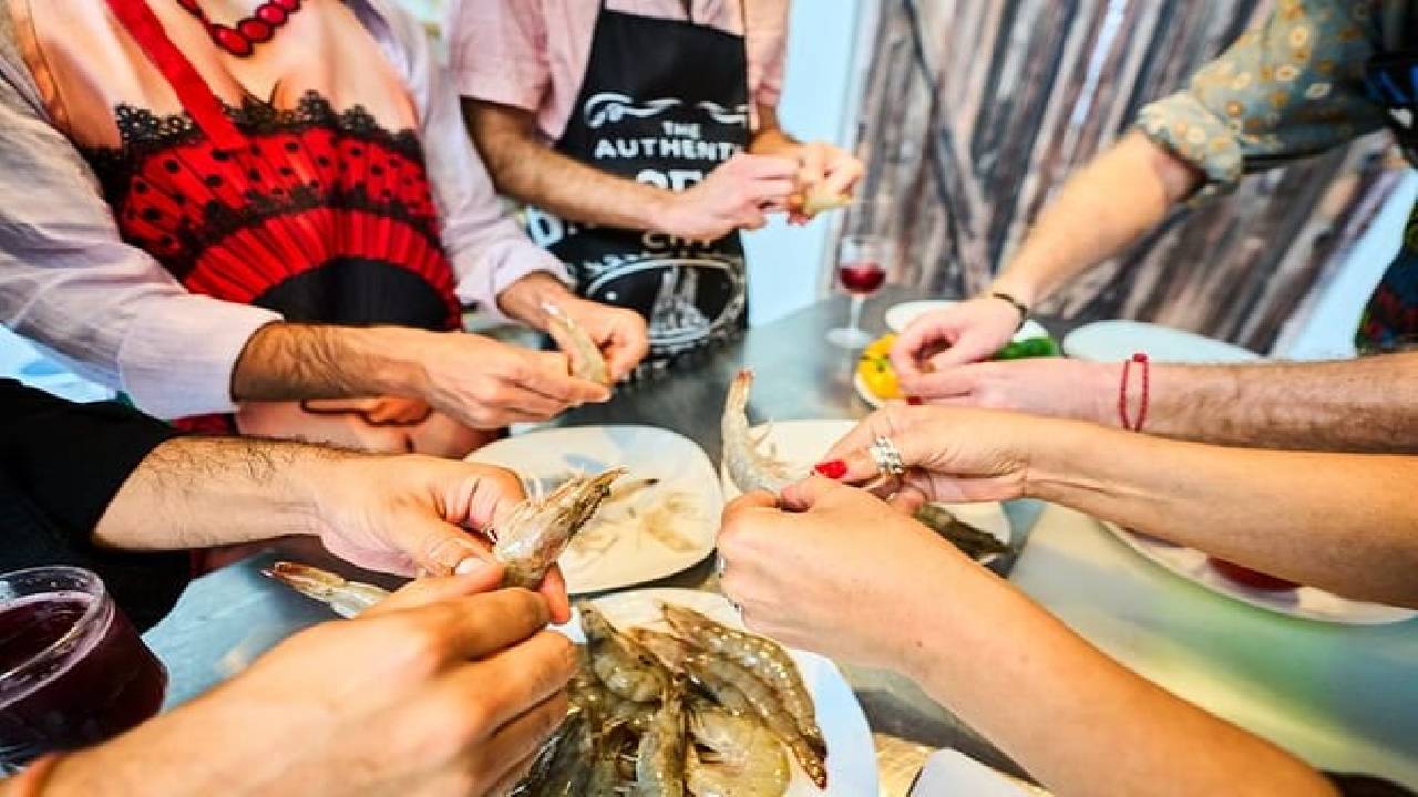 Private Paella Cooking Class and Market Visit with Personal Chef (Up to 6 Guests)