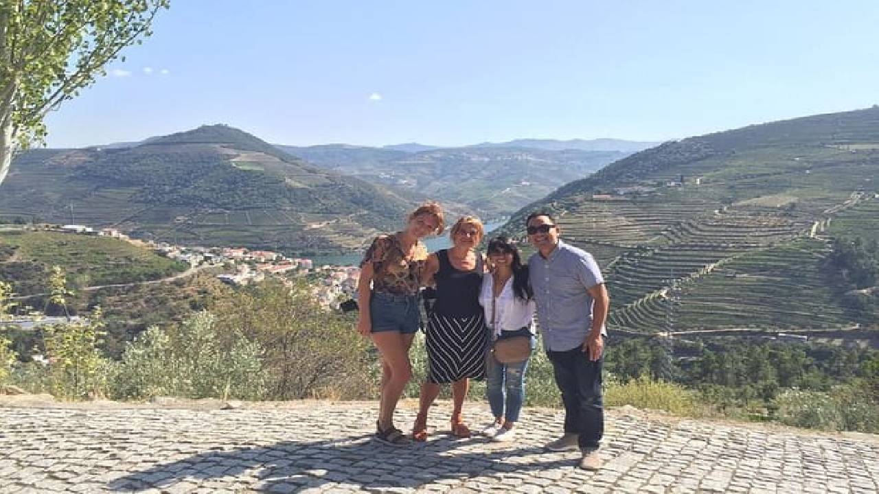 Douro Valley: Small-Group Tour Wine Tasting, Lunch & River Cruise