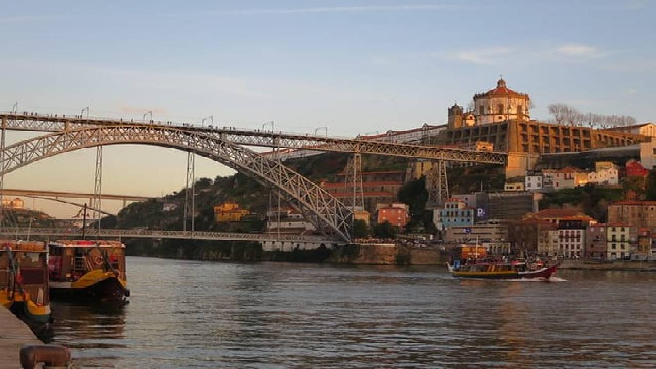 Private Porto Half Day Tour: Port Wine Cellars and Cheese Tasting